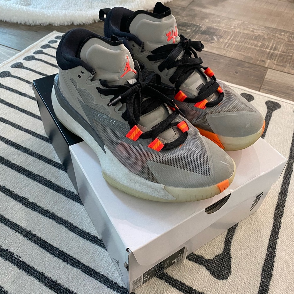 Nike Air Jordan Zion 1 Smoke light orange